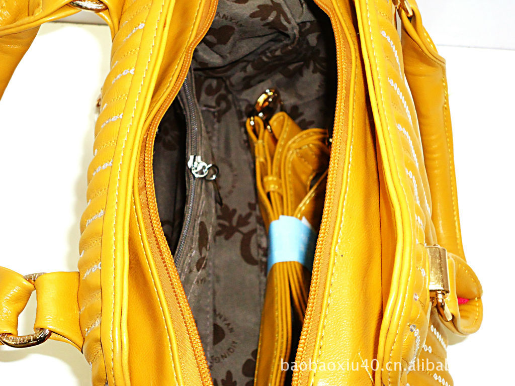 <em>爱情宣言女包</em>2011新款专柜正品韩版手提包斜