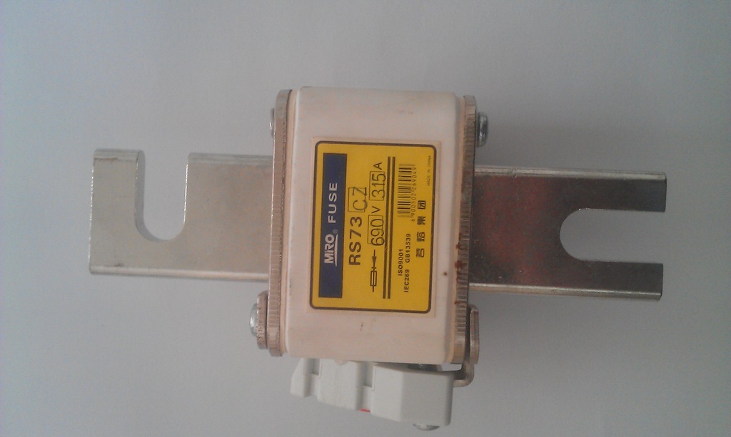 国网甘肃电力科学研究院请求触摸检测下跌式熔断器绝缘子缺点的仪器专利削减人员占用时刻