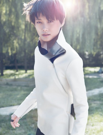 李宇春时尚大片 中性短发随性洒脱