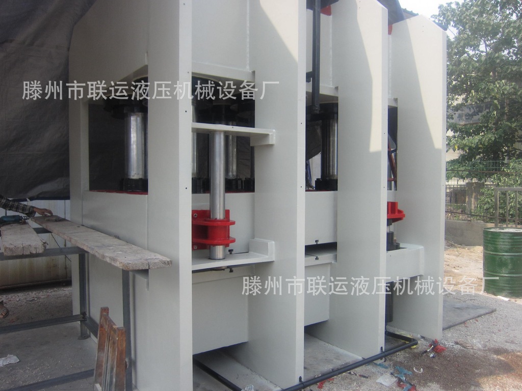 钢木门成型液压机 012