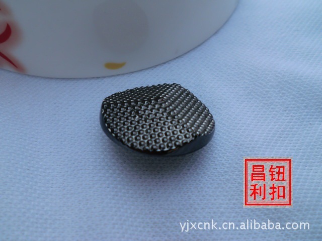 【奔驰钮扣 奔驰UV电镀钮扣批发 三角钮扣】