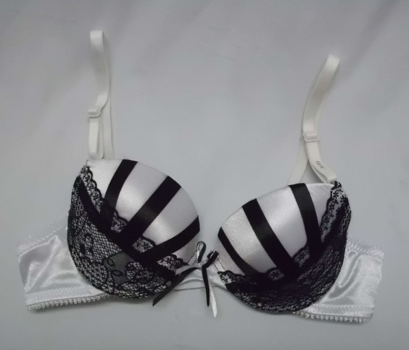 欧洲单<em>外贸文胸义乌</em>工厂直销:牛奶丝蕾丝边新