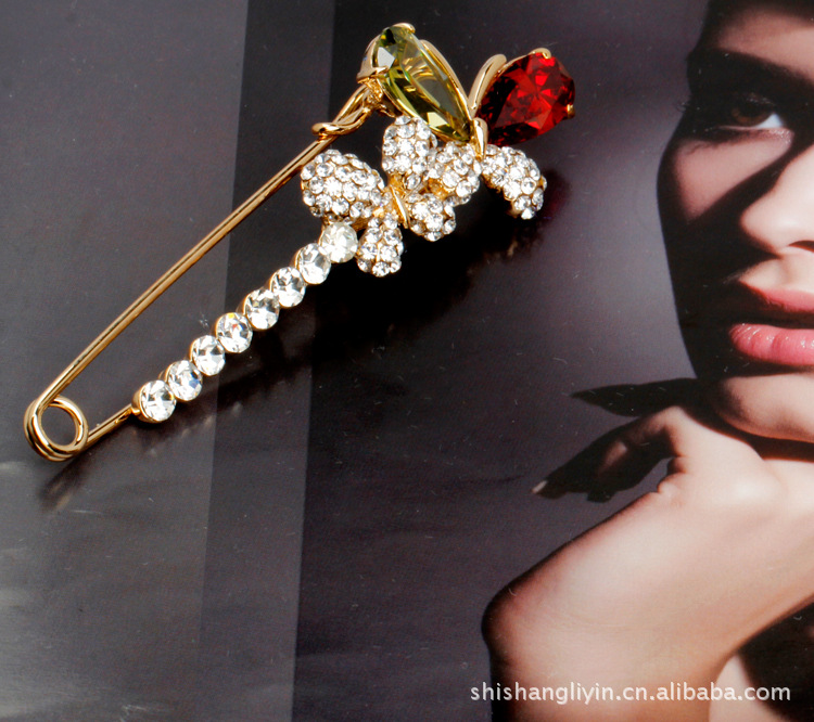 地利水晶合金胸针锆石蝴蝶别针<em>女士饰品批发</em> 