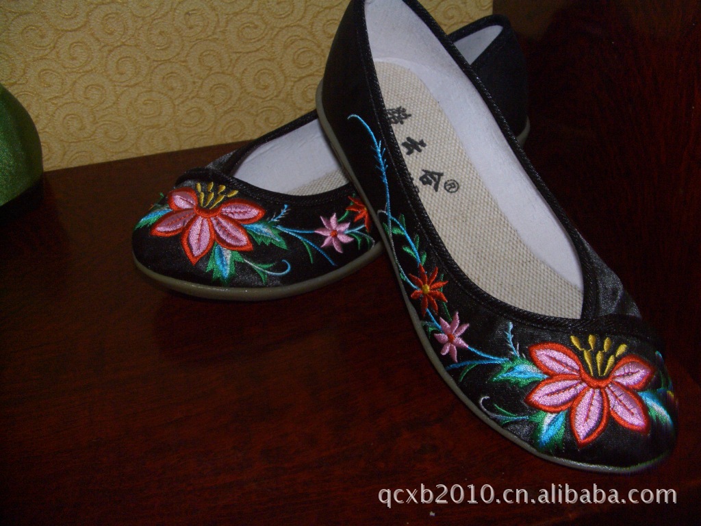 庆阳手工<em>绣花鞋</em> <em>女式</em>单鞋 新样式 - 阿里巴巴资
