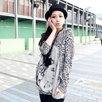 T00002Doin都印 人像印花 豹纹长袖T恤 女式中长款宽松版 黑灰色