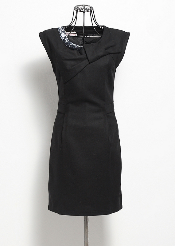 2012秋冬新款女士连衣裙 时尚百搭气质女性必