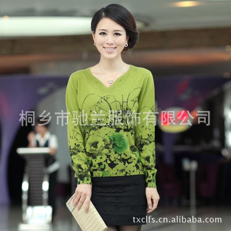 2012秋冬新款中老年妈妈装长袖V领花朵百搭羊绒针织衫打底羊毛衫 