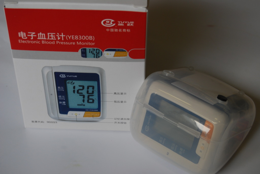 供应江苏鱼跃ye-8300b腕式电子血压计 老年人血压计