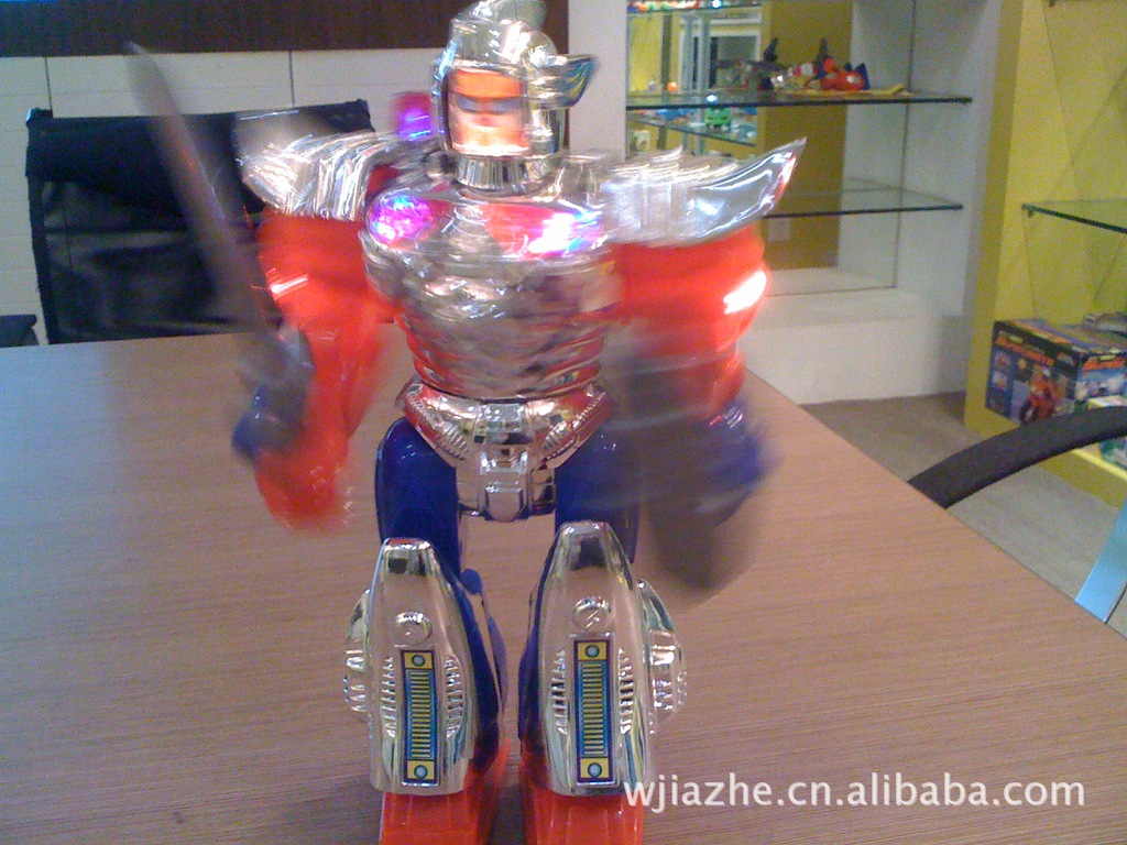 超级步行电动机器人太空勇士带英文语音带闪亮