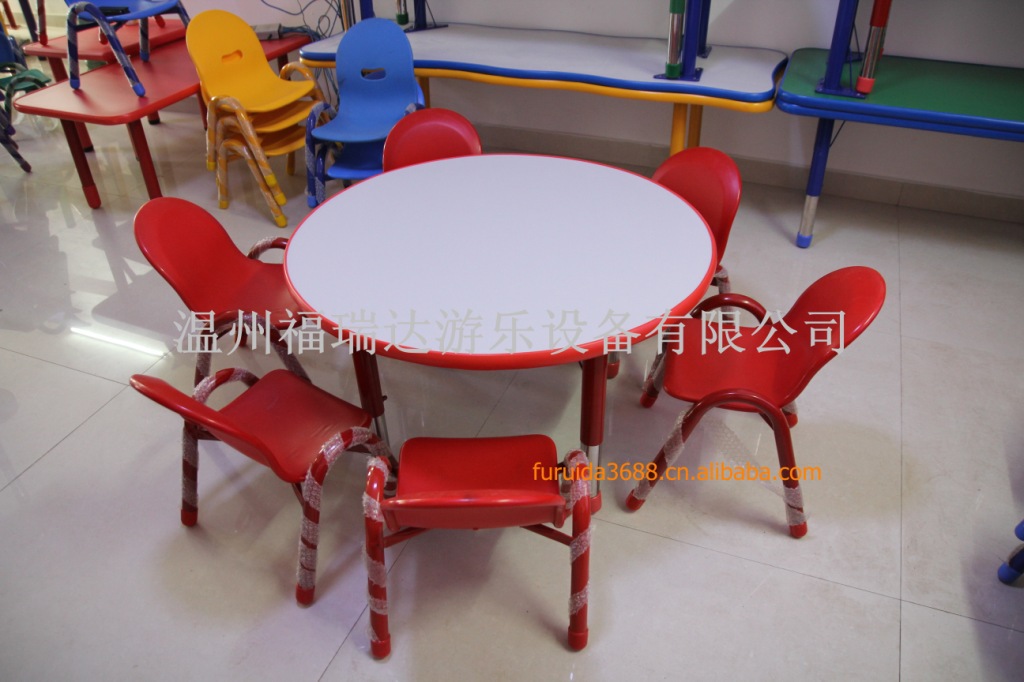 供应各式各样儿童塑料桌椅,幼儿园餐桌椅,幼儿课桌椅