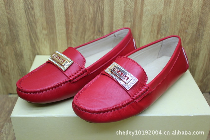 <em>批发</em>prada <em>女豆豆鞋</em> 金色logo带钻,单鞋价格/批