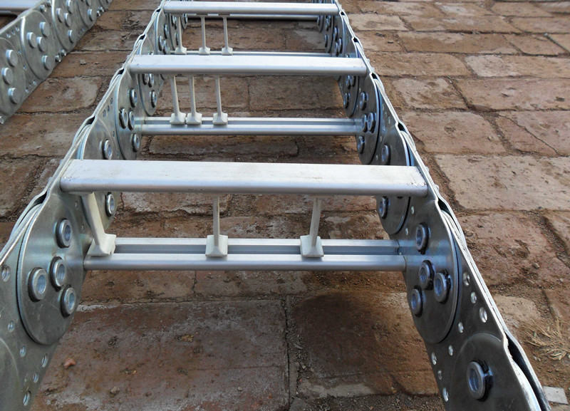 III型框架式钢铝拖链 加分隔片