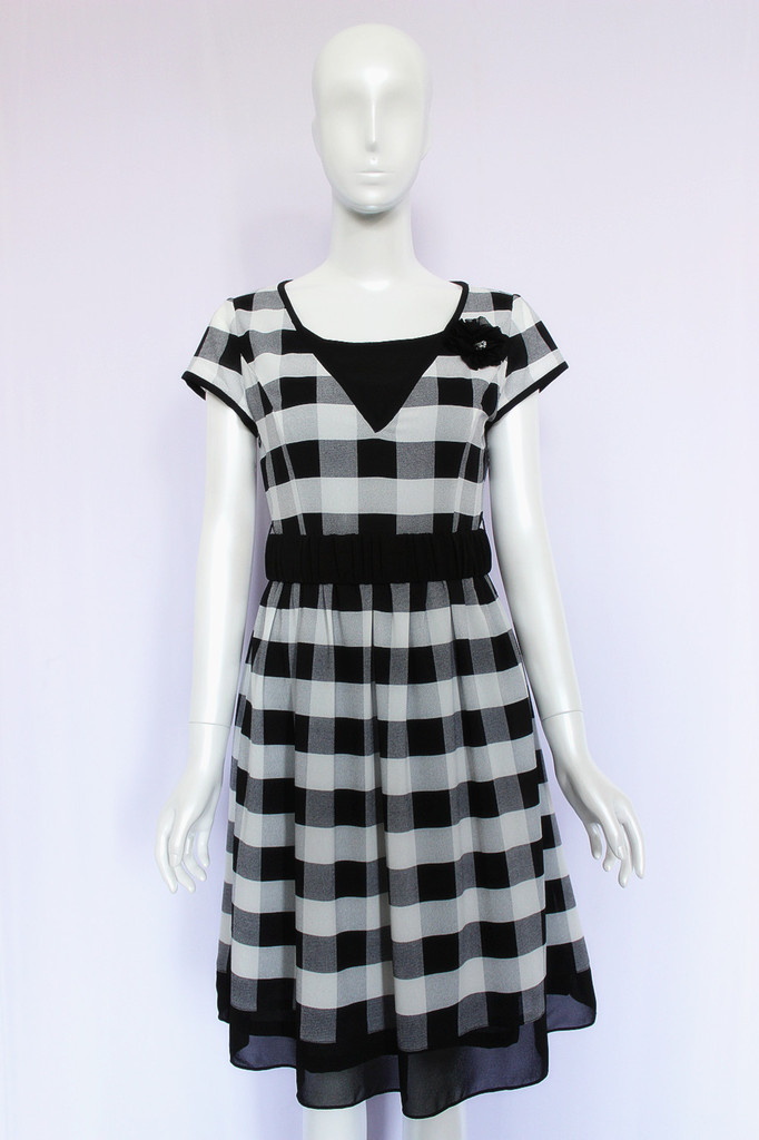 亚正品2012夏装新款时尚短袖黑白格连衣裙 款