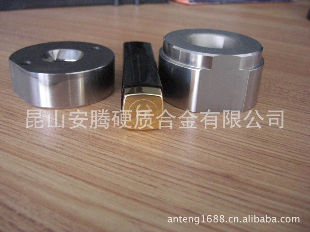 江苏厂家供应冲压模具,化妆品冲压模具,冲压模具加工件,