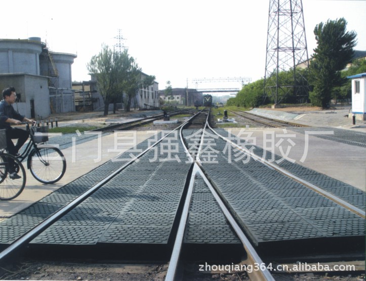 供应铁路橡胶道口板 轨道道口橡胶铺面板