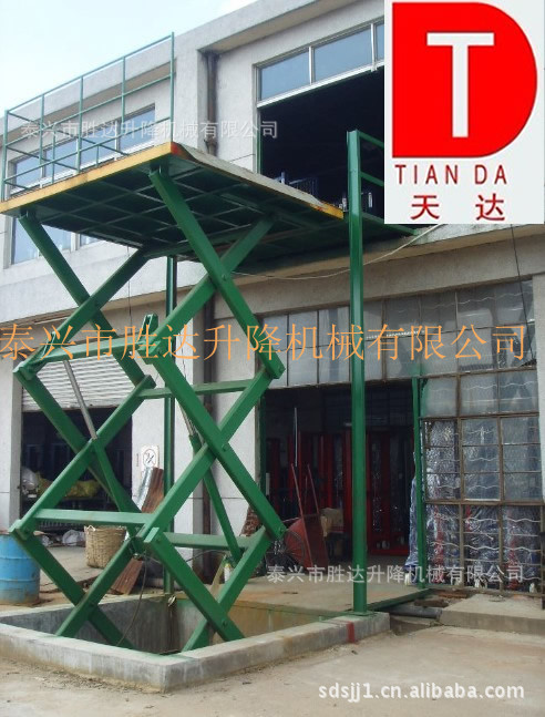 室外升降机