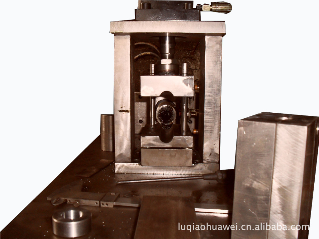 【厂家加工】供应电动车车架模具、摩托车车架