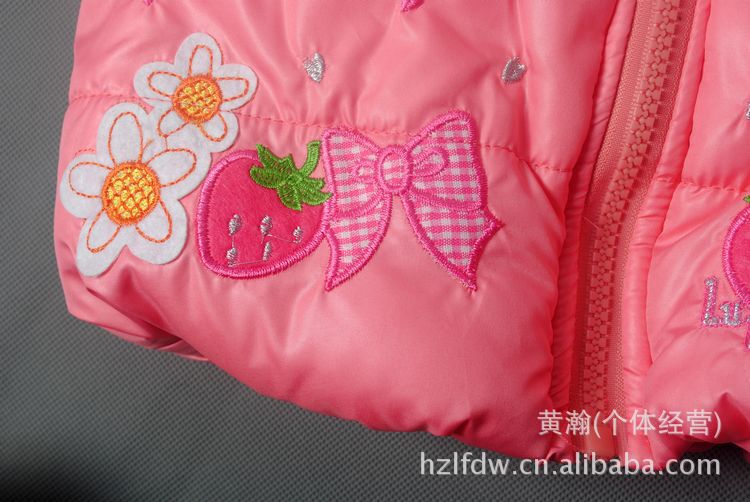 <em>2012秋冬季</em>爆款儿童<em>棉马甲</em> 时尚绣花草莓兔子