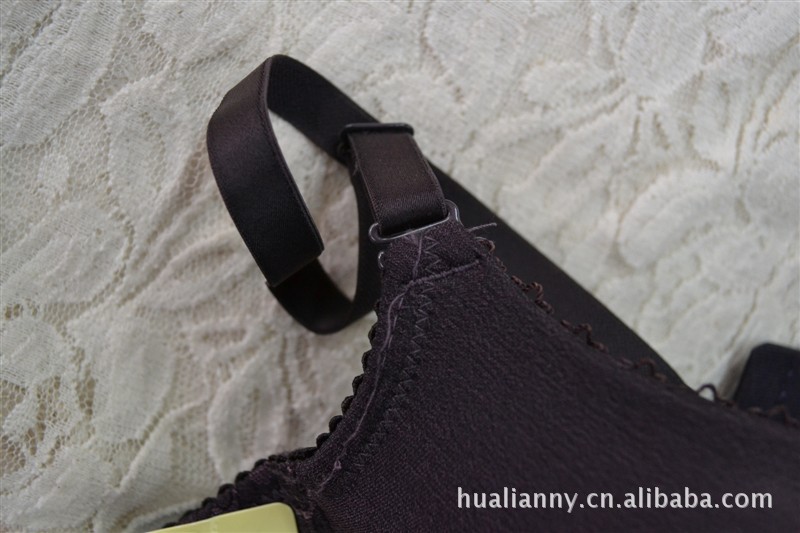 <em>批发</em>采购<em>文胸</em>-<em>莹嫦</em>359 聚拢光面 B杯双排扣文