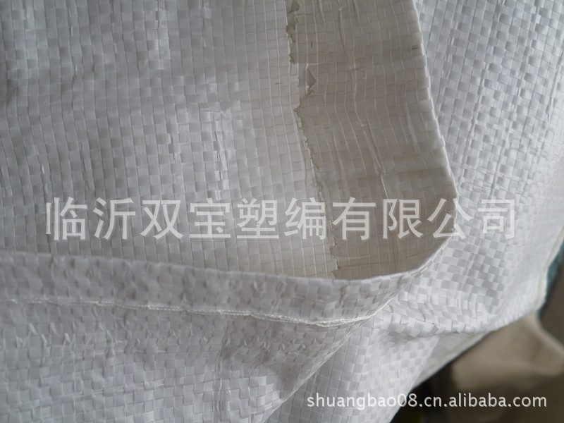 沿着悬崖蜿蜒而上他们当起大山的“清道夫”