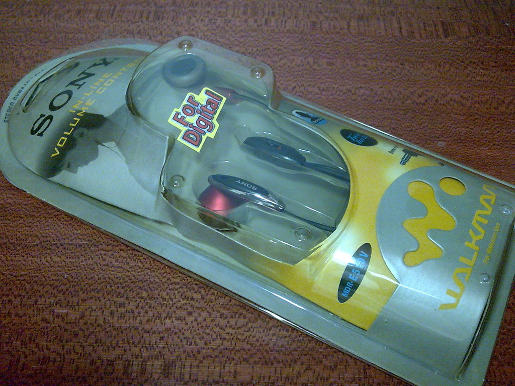 【索尼超舒适耳机 重低音MP3耳塞 带调音气垫