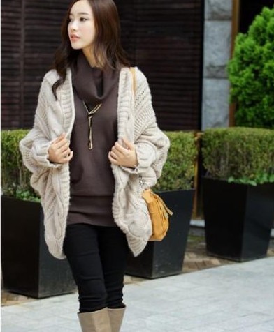 韩版<em>秋冬季毛衣</em>外套蝙蝠袖麻花不规则披风式大