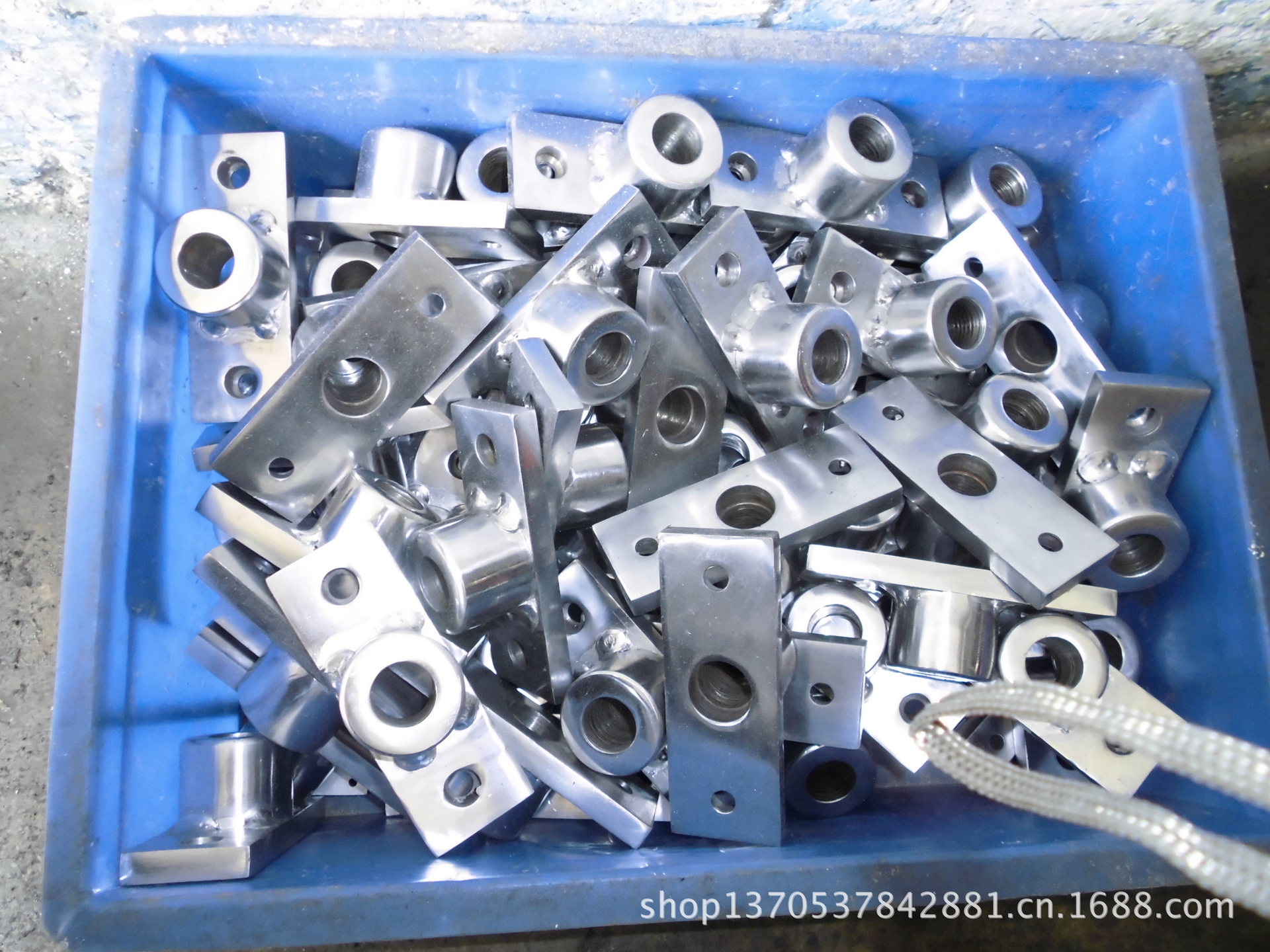 雄鹿队正在症结时间强势反扑，逆转克服敌手 - 副本