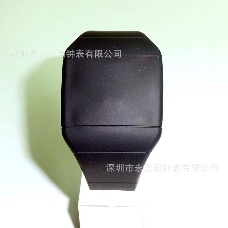 LED (38)