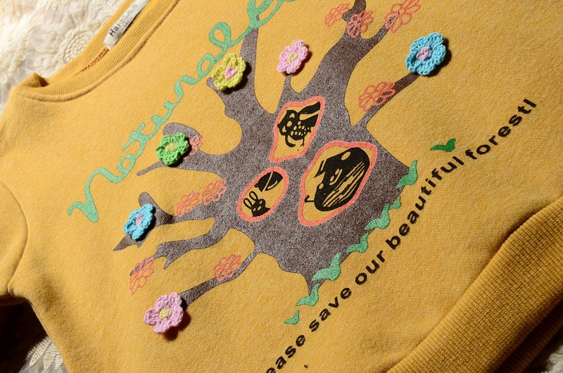 童装:立体钩花树洞里的小动物套头T恤图片,童