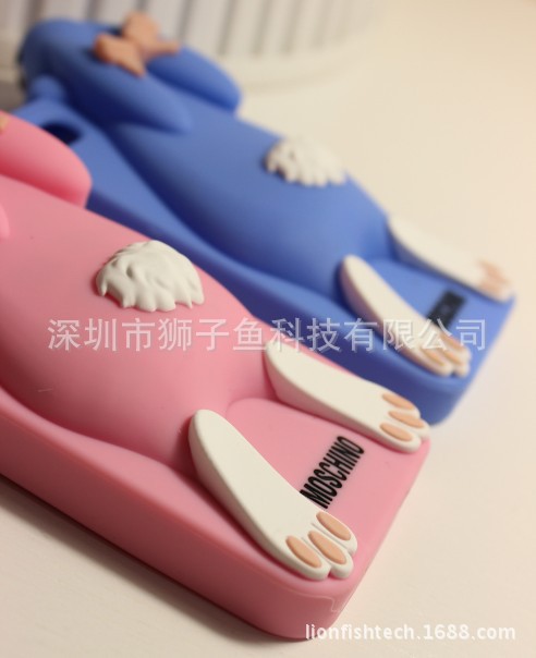 moschino iphone bunny