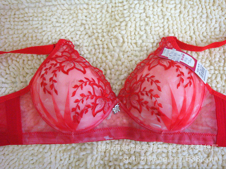 【<em>一包</em>3<em>件</em> 无骨 薄款无钢圈绣花<em>文胸</em> 防止泪痕
