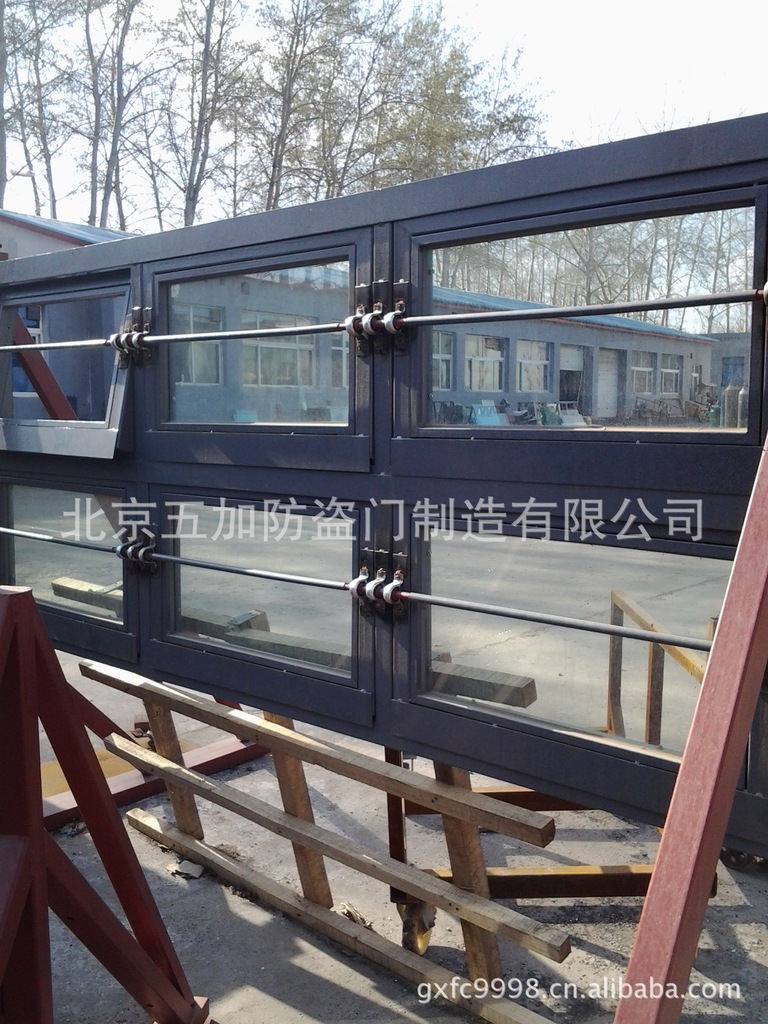 检测合格后泄爆窗