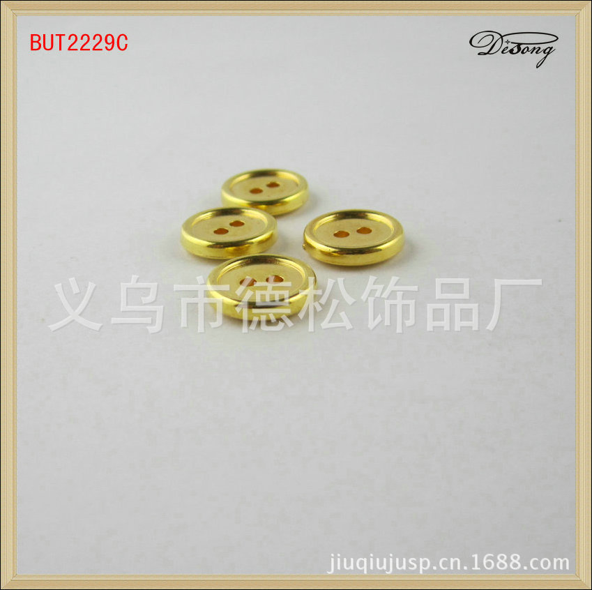 厂家批发大量新款环保服装纽扣,金属纽扣,金色,双眼,欢迎订购