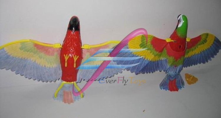 【批发最新款电动盘旋鹦鹉 有鹦鹉叫声 眼睛闪