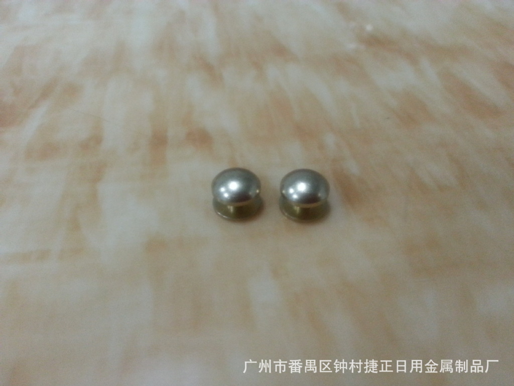 装饰型圆头铜螺母