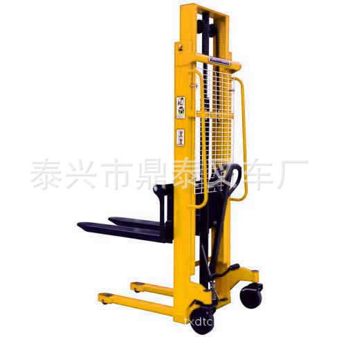 手动堆高车5