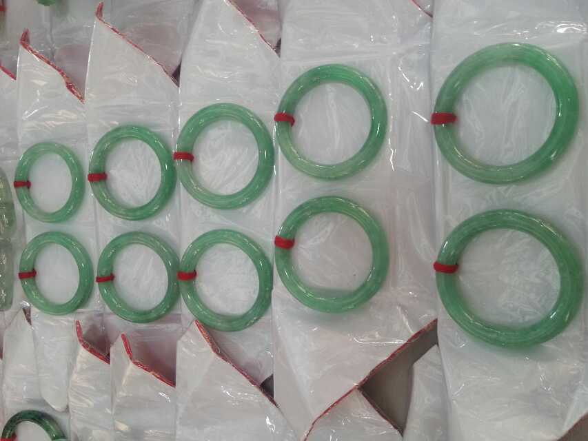 满色种非常漂亮品相好种质色超好手镯翡翠