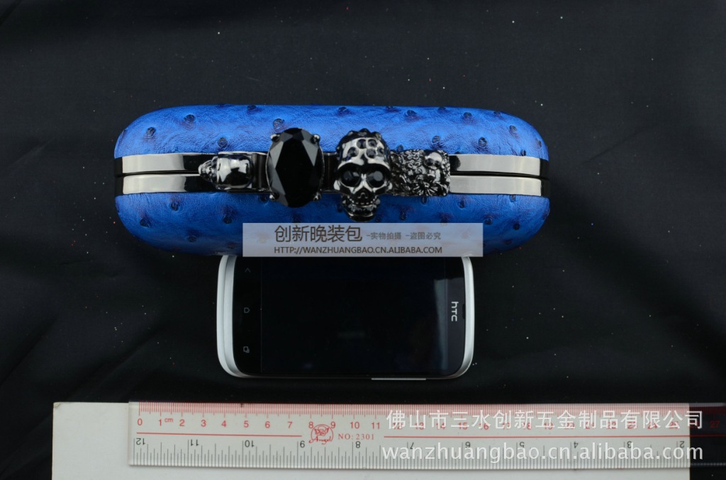 2013年新款热销四指鬼头硬盒包晚宴包