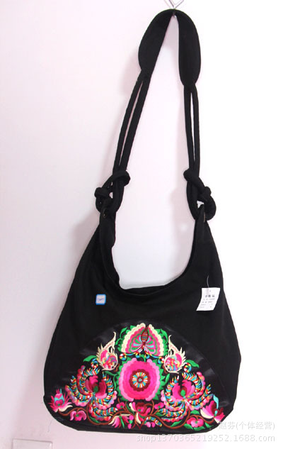 純手工復古刺繡斜挎包