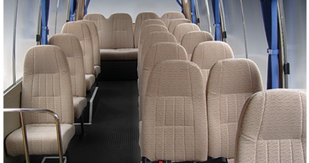 江淮7米22座轻型客车HK6700K3（仿考斯特） 3