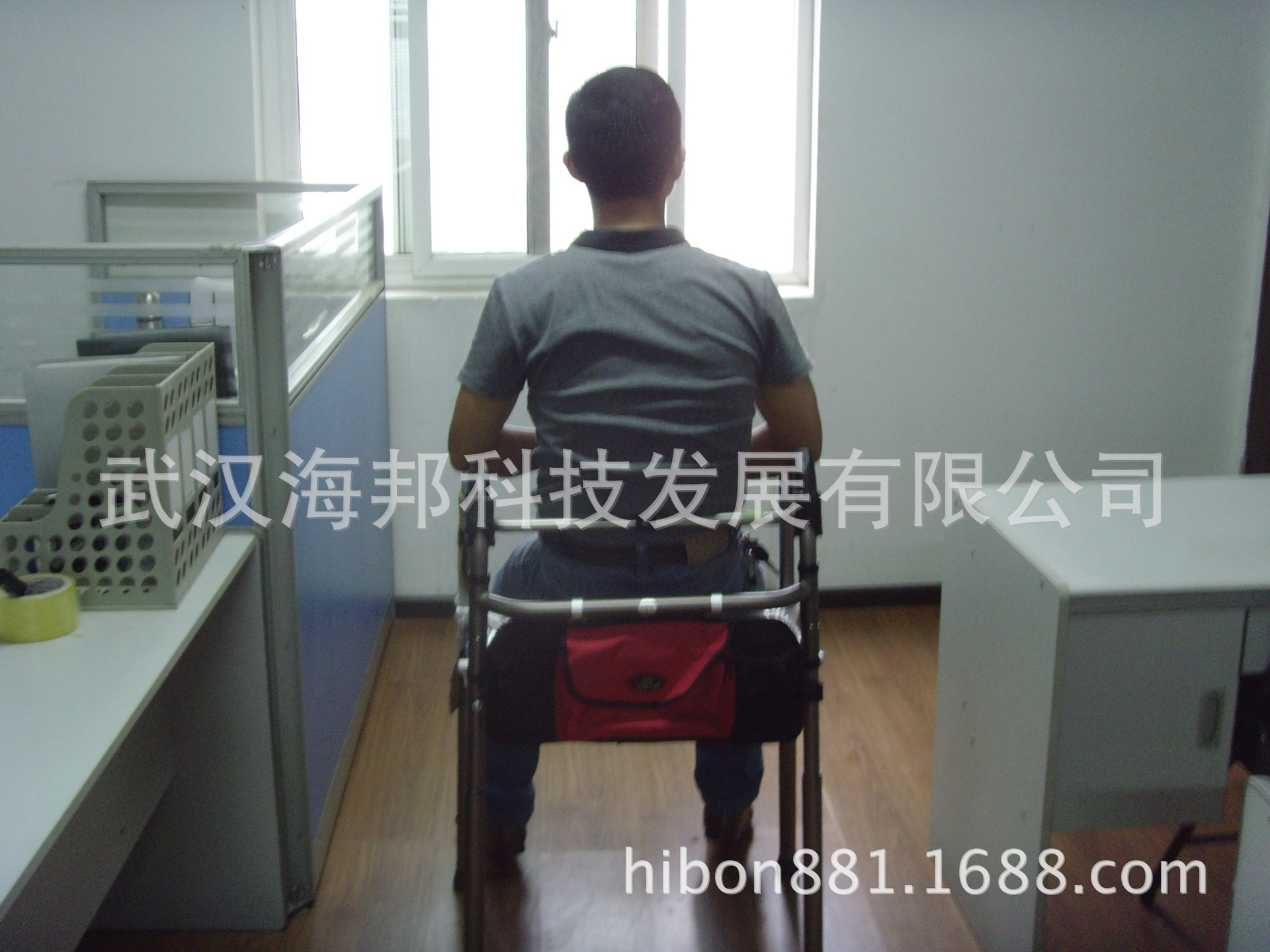 自動升降助行器（爬坡助行器）4