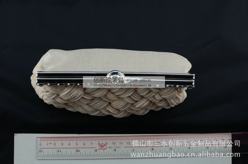 选购包包时，一定要参照尺寸介绍