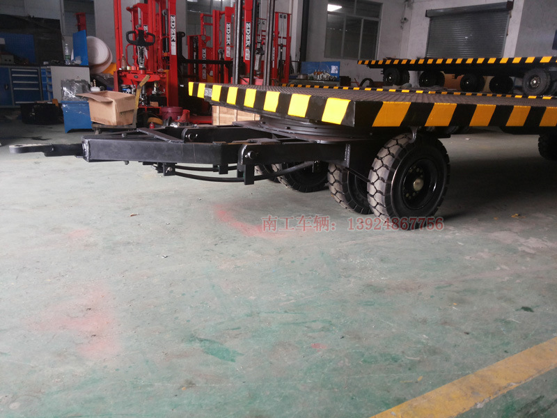 双簧缓冲平板拖车