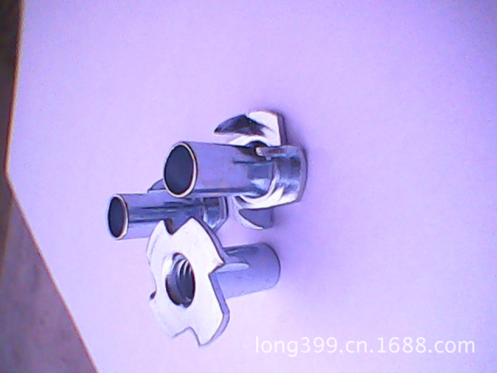 本厂隆重推出半牙带倒钩四爪螺母