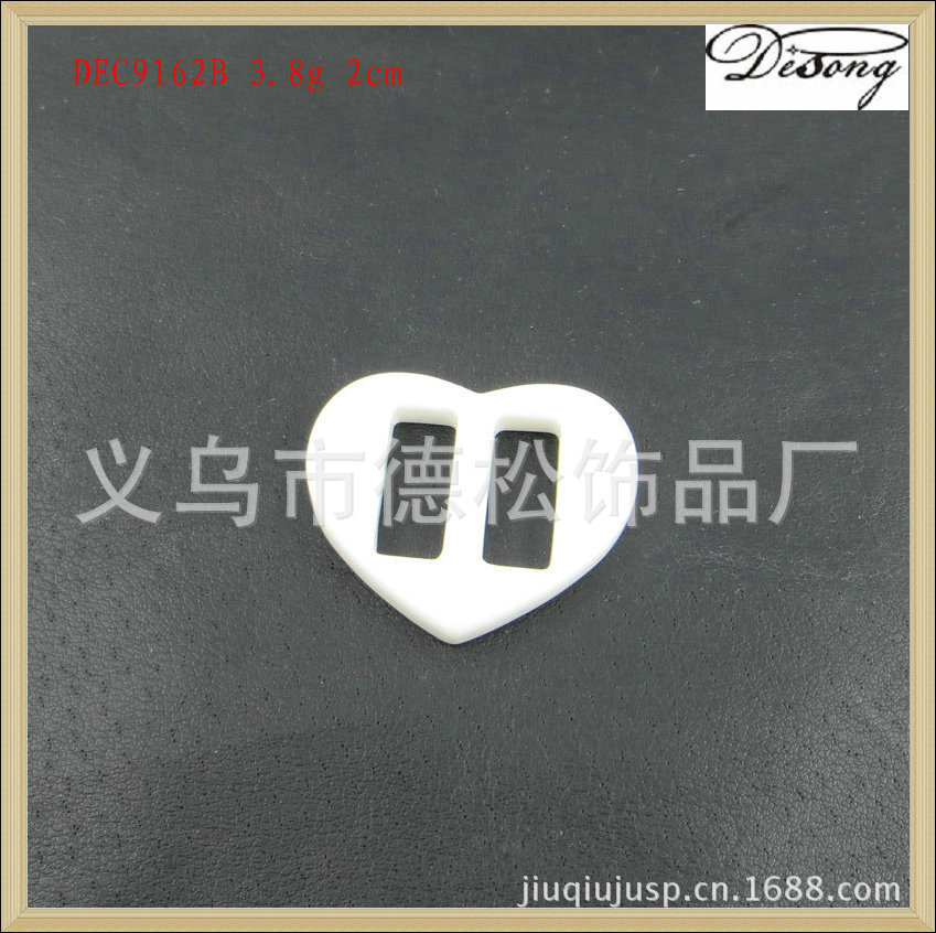 厂家批发大量优质精美复古树脂三档扣,服饰扣,量大价优,新款
