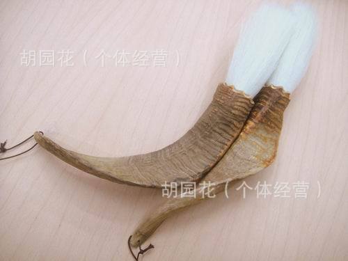 下一个> 举报         毛头-羊毫, 笔杆-山羊角 此款毛 笔每支形状不
