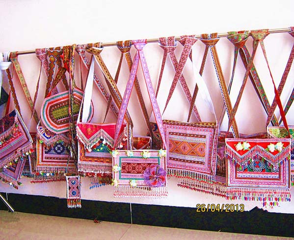 批发采购其他民间工艺品-云南文山苗族手工包