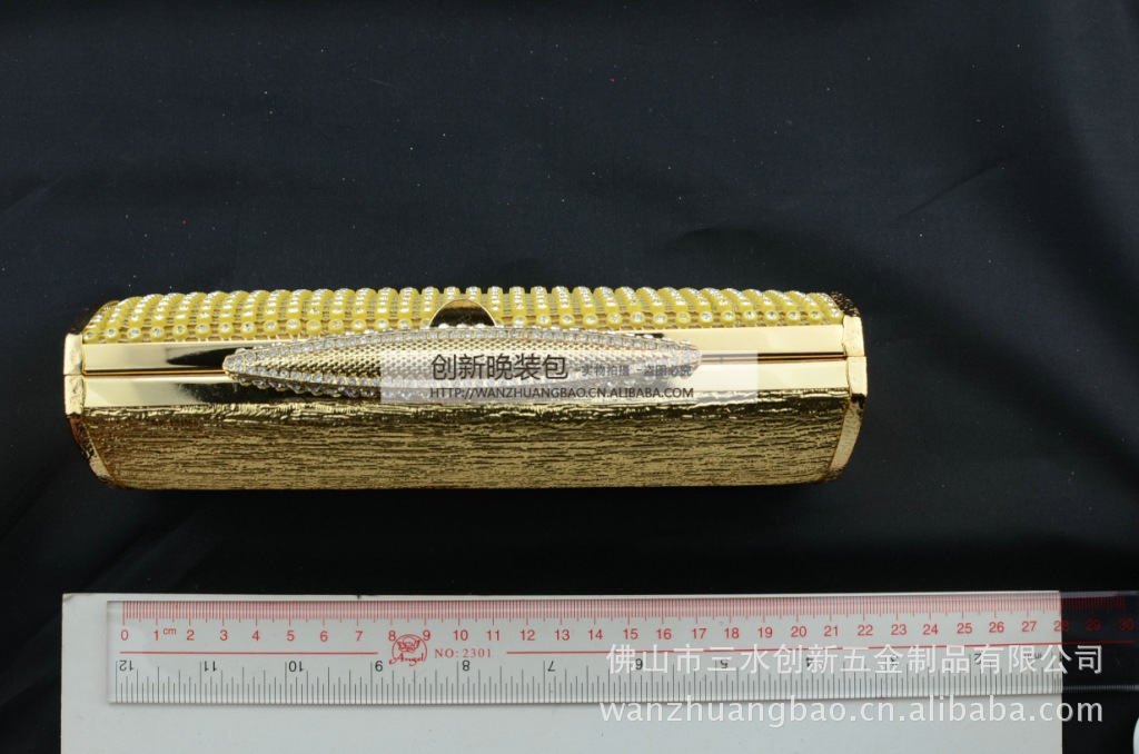 女款包包镶钻晚装包