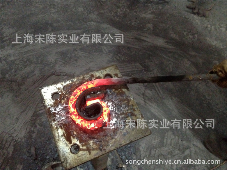 【【纯客厅锻打工艺】上海龙东大道金爵别墅区复式手工图片欣赏欧式装修别墅图片