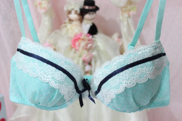 【日本原单 外贸 内衣 <em>文胸</em>套装 刺绣花边<em>B70</em> 